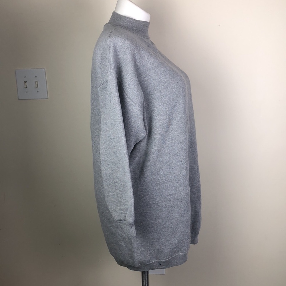 Chic Vintage 90s Oversized Gray Sweatshirt - Picture 10 of 10